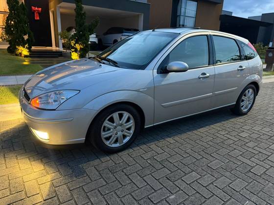 FORD FOCUS 2.0 GHIA 16V GASOLINA 4P MANUAL FORD FOCUS 2.0 GHIA 16V GASOLINA 4P MANUAL